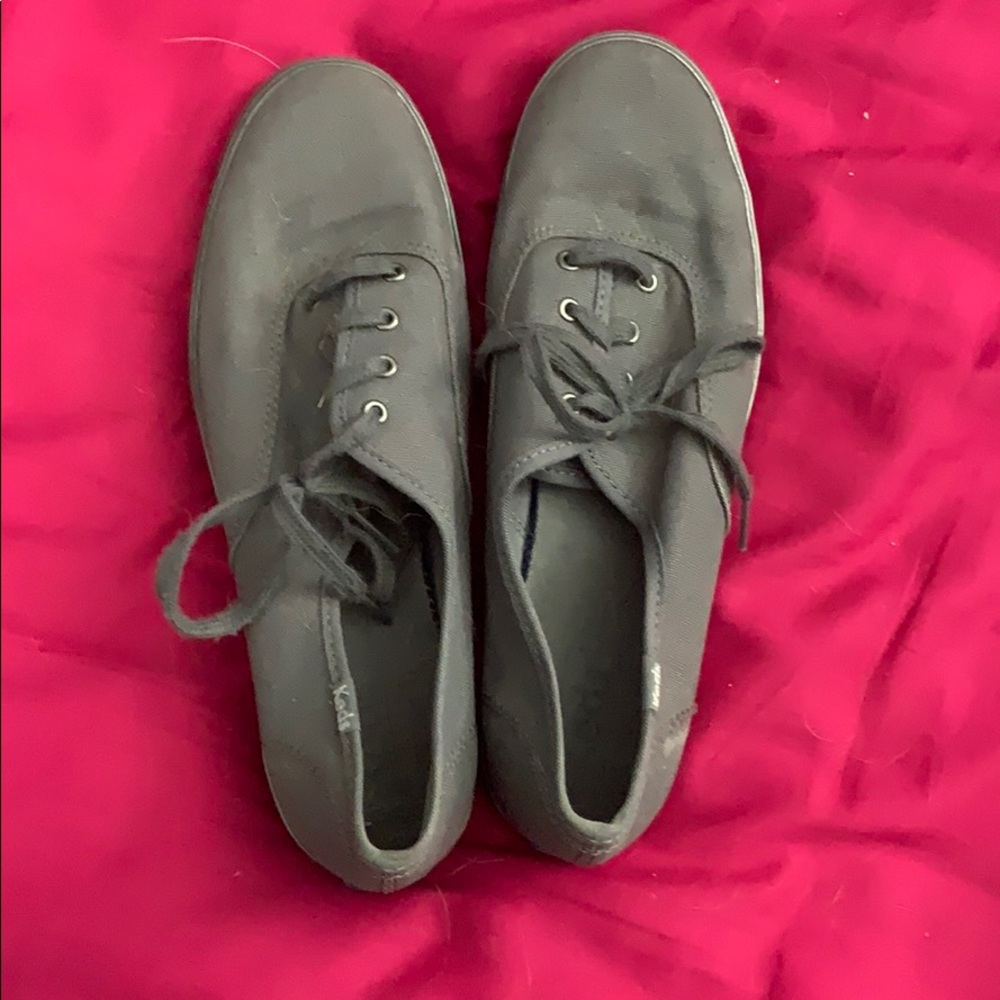 Super clean almost new grey/silver Keds